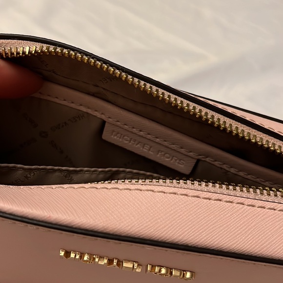 Like new Michael kors purse - Picture 2 of 3